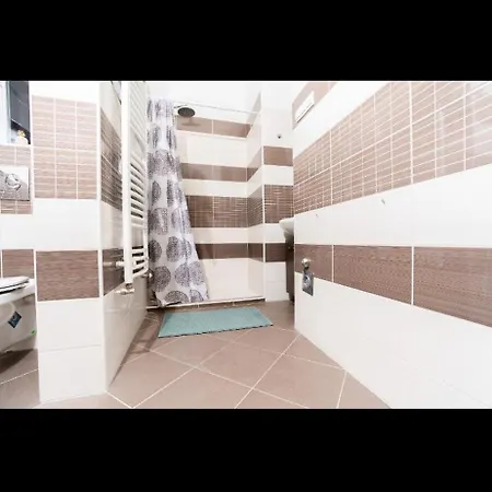 Apartment Kiraly Stret Gozsdu *